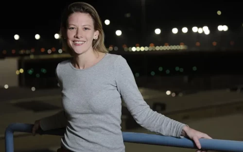 Após ter AVC, Jennie Gow regressa à série Fórmula 1: A Emoção de um Grande Prémio