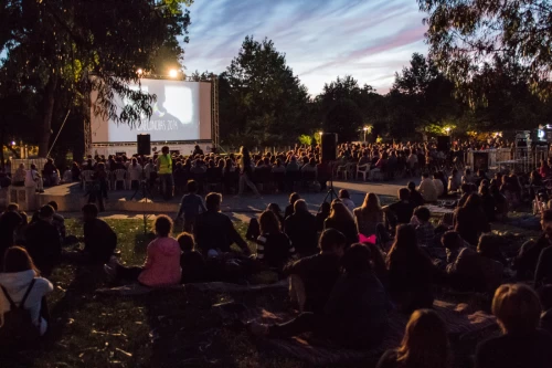 Continente promove cinema ao ar livre gratuito: Conhece as Cidades e Filmes