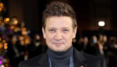 Jeremy Renner vai aparecer em público acidente da Neve na estreia de "Rennervations"