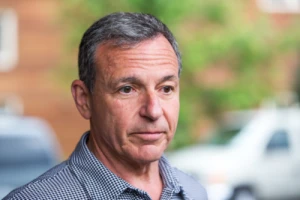 Salário de Bob Iger na Disney sobe 30% para 41,1 milhões em 2024