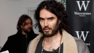 BBC remove conteúdo de Russell Brand por "não atender às expectativas do público"