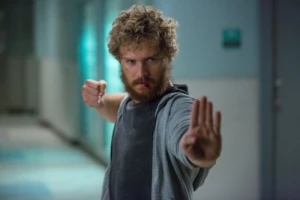 Rumores de regresso de Finn Jones como "Punho de Ferro" desmentidos após nova Imagem